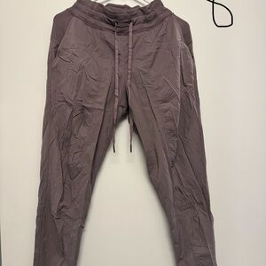 lululemon athletica Women's Cropped Pants - Mauve